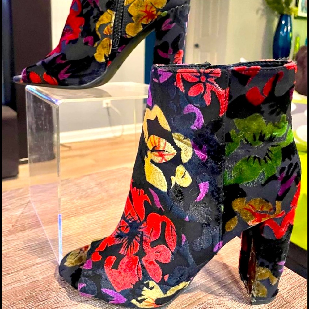Peep toe, velvet booties